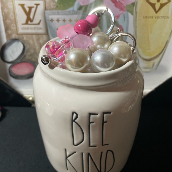 Pink Bow 🎀 Keychain - Picture 2 of 3